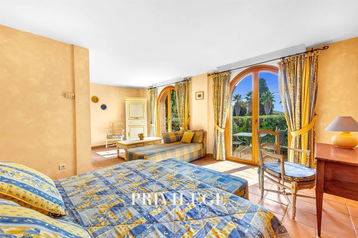 Image No.17-10 Bed House for sale