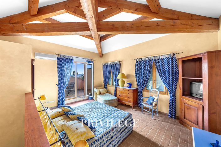 Image No.22-10 Bed House for sale