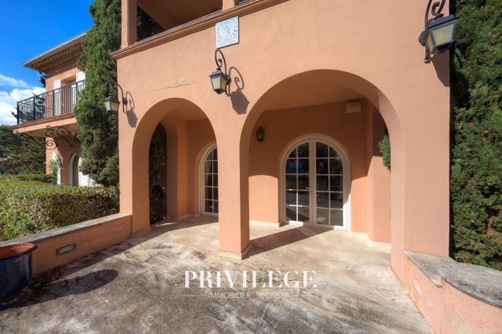 Image No.6-10 Bed House for sale