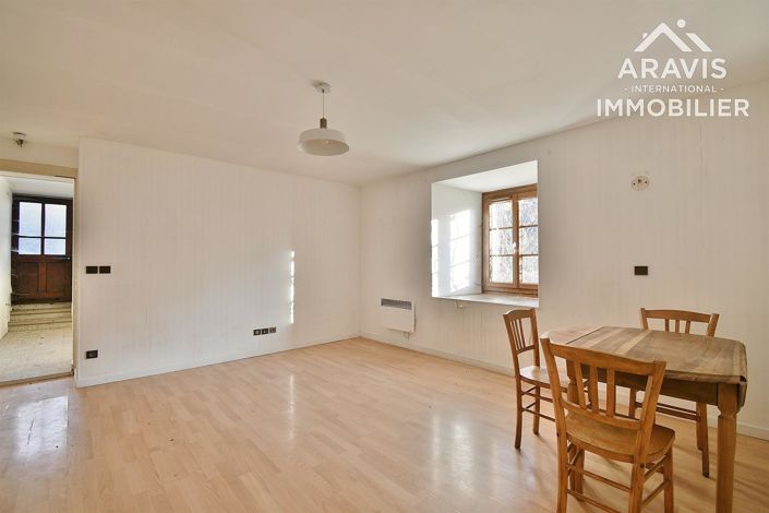 Image No.8-2 Bed House for sale