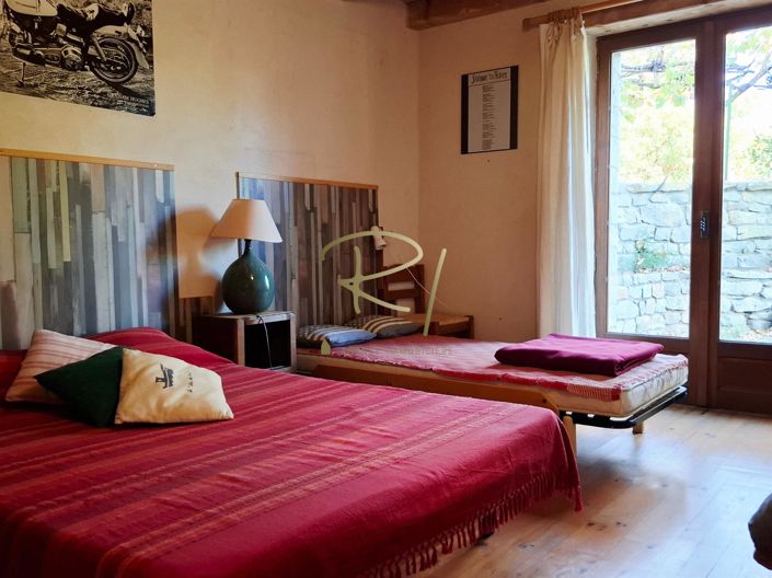 Image No.6-5 Bed House for sale