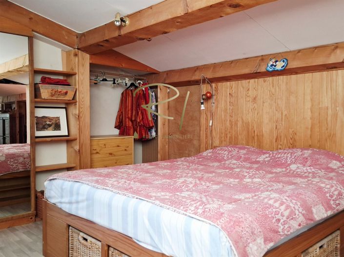 Image No.8-5 Bed House for sale