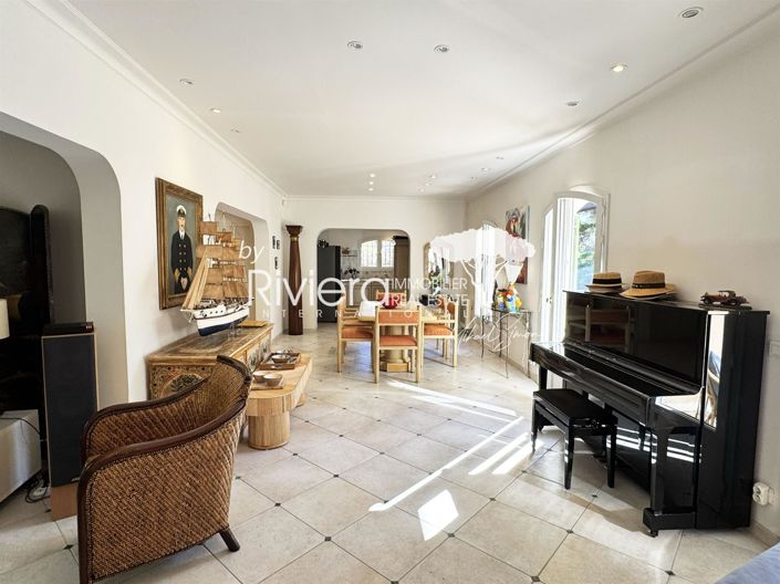 Image No.10-4 Bed House for sale