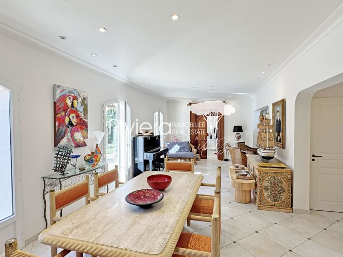 Image No.8-4 Bed House for sale