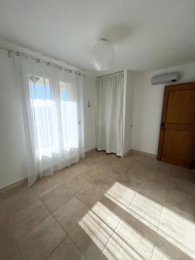 Image No.19-3 Bed House for sale