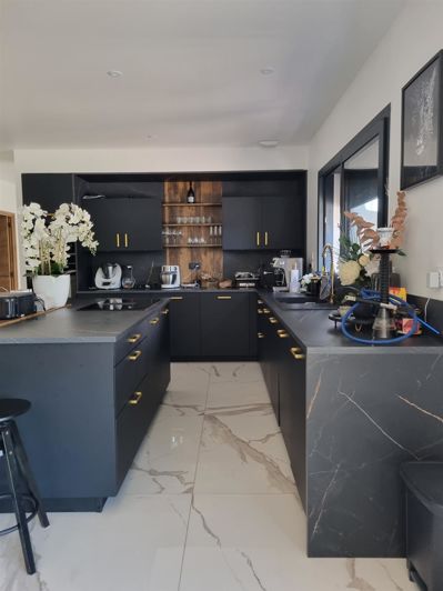 Image No.6-4 Bed House for sale