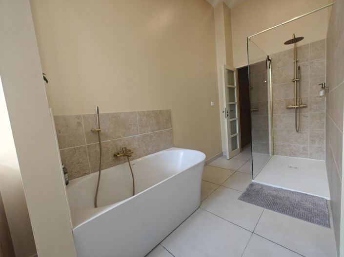 Image No.11-3 Bed House for sale