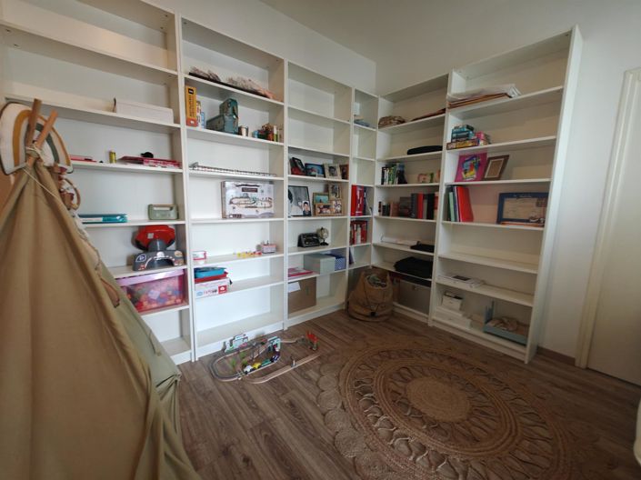 Image No.16-3 Bed House for sale