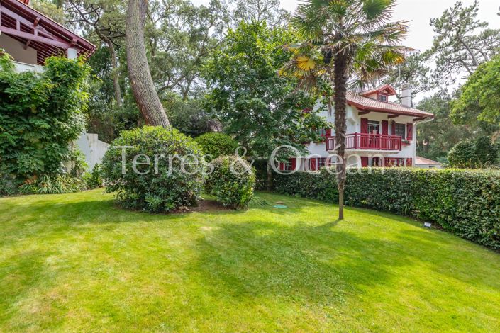 Image No.11-8 Bed House for sale