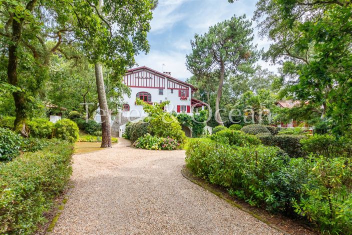 Image No.4-8 Bed House for sale