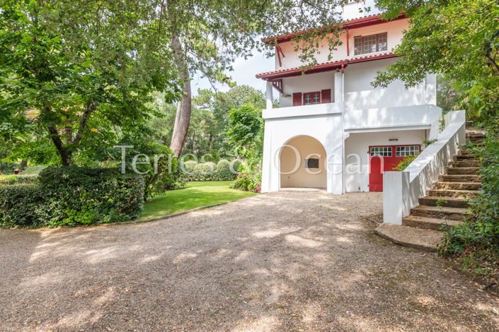 Image No.9-8 Bed House for sale