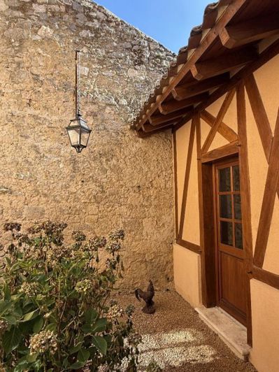 Image No.15-2 Bed Property for sale