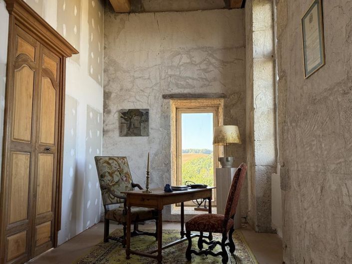 Image No.19-2 Bed Property for sale