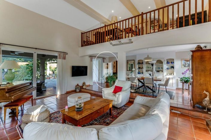 Image No.3-6 Bed House for sale