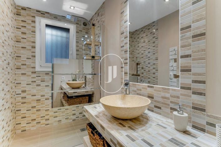 Image No.7-6 Bed House for sale