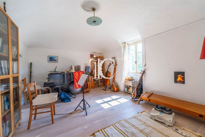 Image No.17-4 Bed House for sale