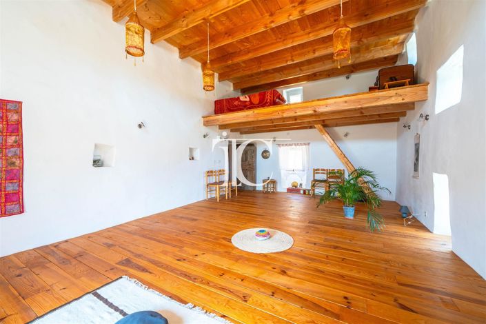 Image No.6-4 Bed House for sale