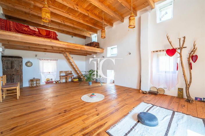 Image No.8-4 Bed House for sale