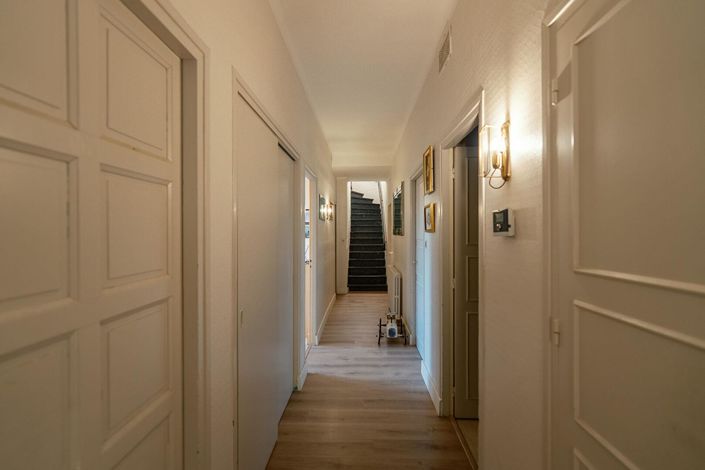 Image No.10-6 Bed House for sale