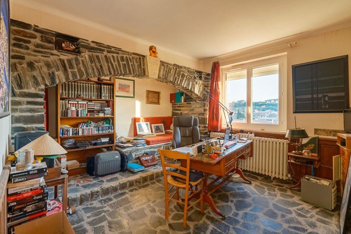 Image No.17-6 Bed House for sale