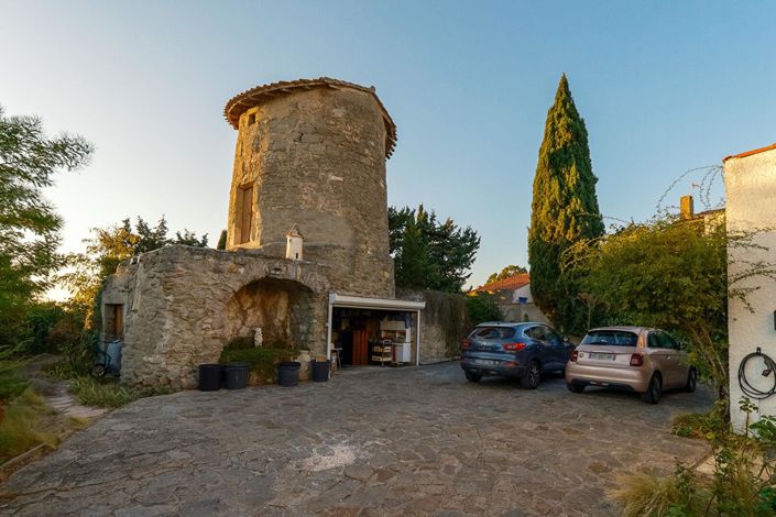 Image No.18-6 Bed House for sale