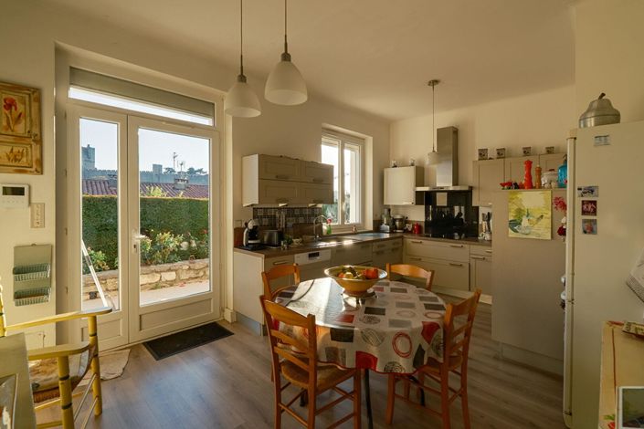 Image No.9-6 Bed House for sale