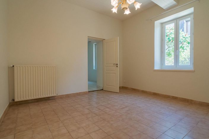 Image No.12-5 Bed House for sale