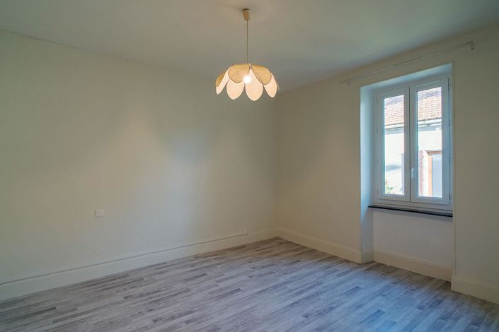 Image No.18-5 Bed House for sale