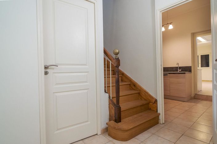 Image No.8-5 Bed House for sale