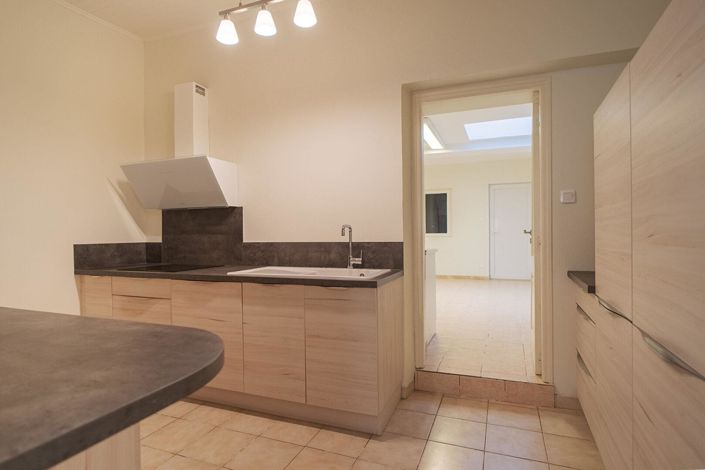 Image No.9-5 Bed House for sale