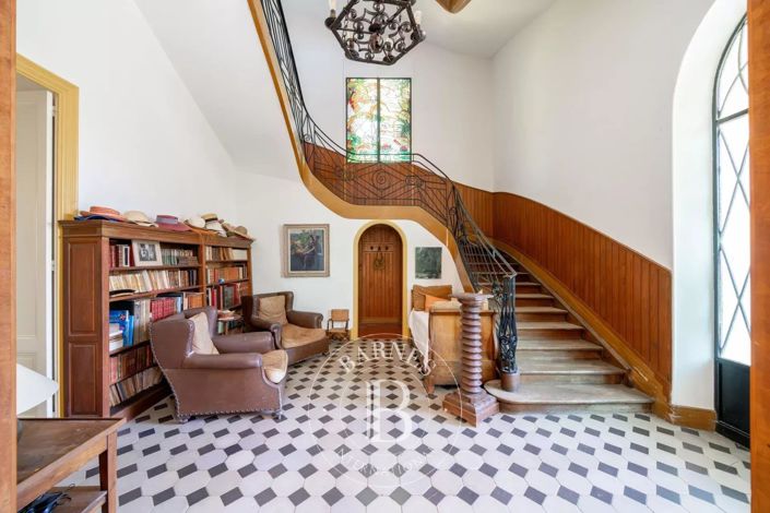 Image No.4-7 Bed House for sale