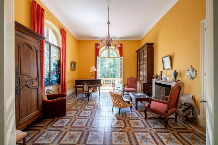 Image No.5-7 Bed House for sale