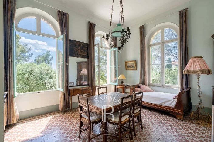 Image No.7-7 Bed House for sale