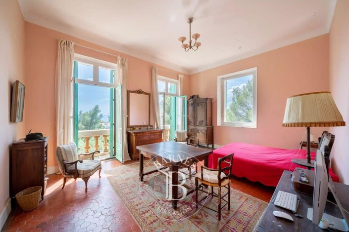 Image No.8-7 Bed House for sale