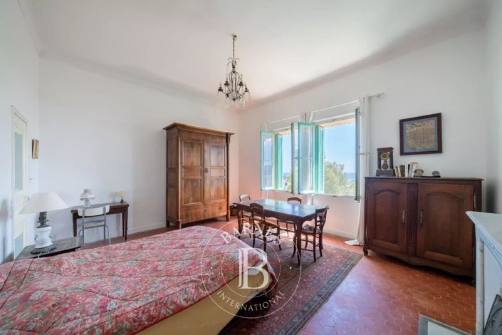 Image No.9-7 Bed House for sale