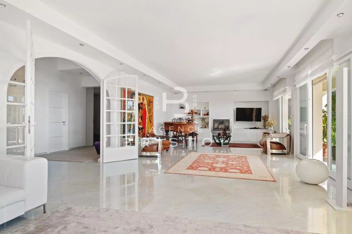 Image No.12-4 Bed House for sale