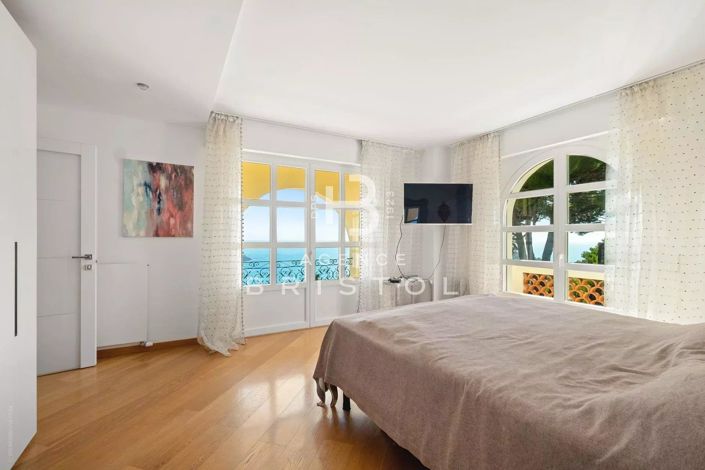 Image No.18-4 Bed House for sale