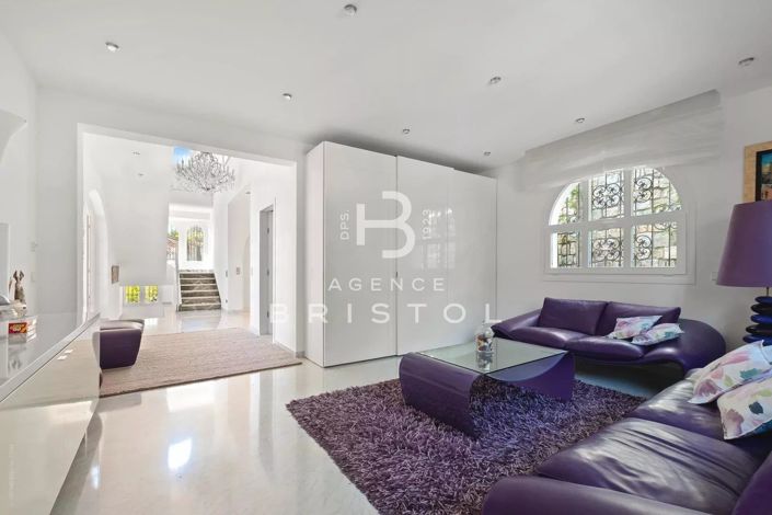 Image No.8-4 Bed House for sale