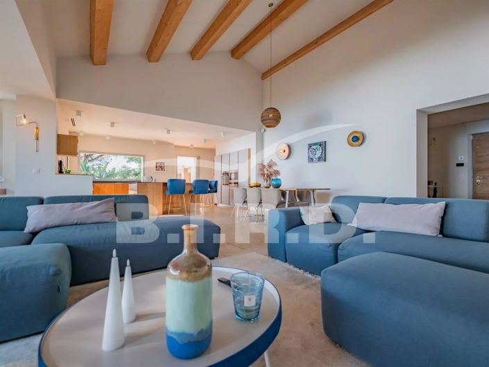 Image No.6-5 Bed House for sale