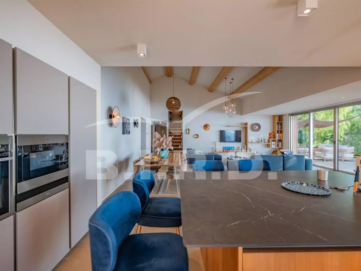 Image No.7-5 Bed House for sale