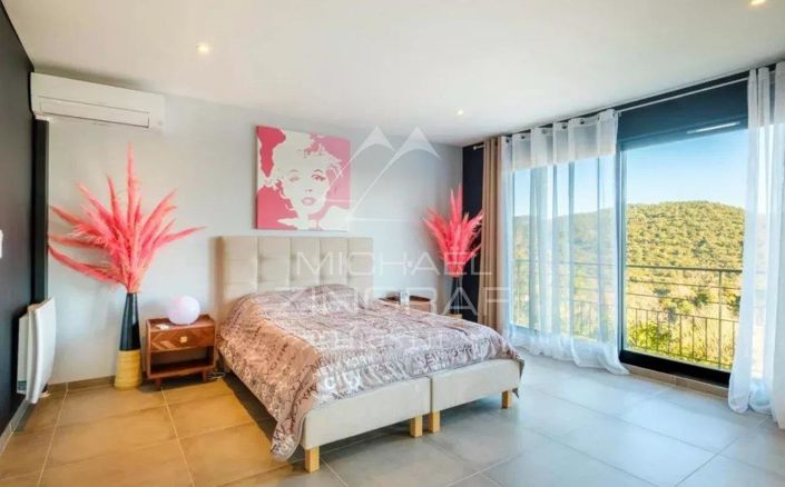 Image No.6-4 Bed House for sale