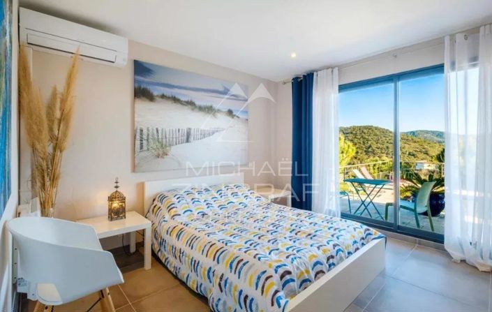 Image No.8-4 Bed House for sale