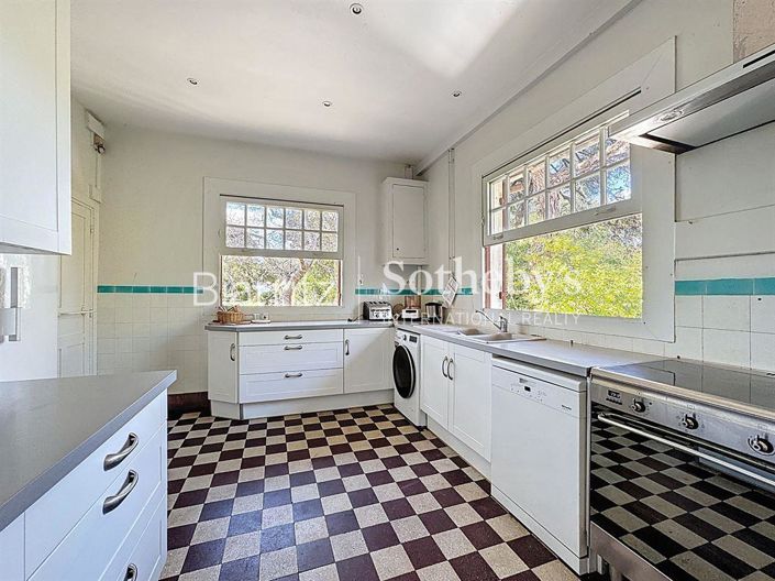 Image No.9-9 Bed House for sale