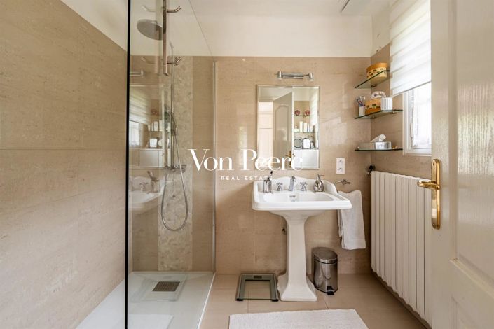 Image No.10-5 Bed House for sale