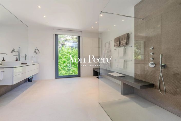 Image No.8-4 Bed House for sale