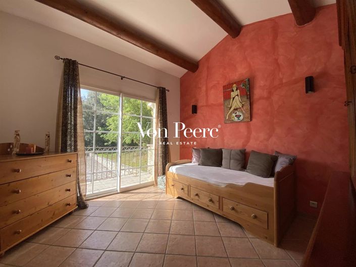 Image No.8-4 Bed House for sale