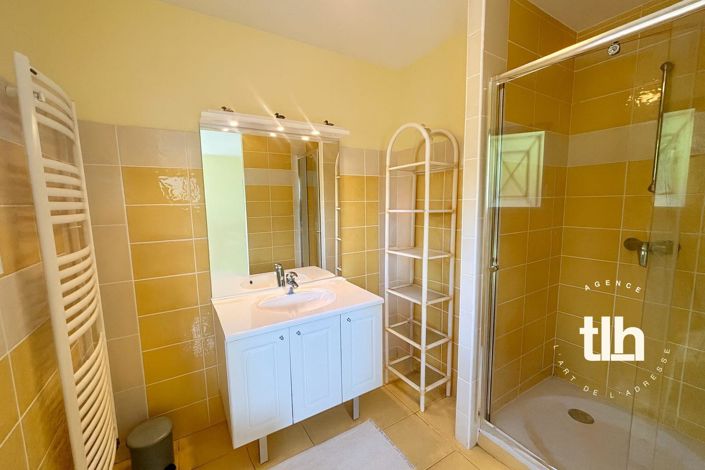 Image No.12-5 Bed House for sale