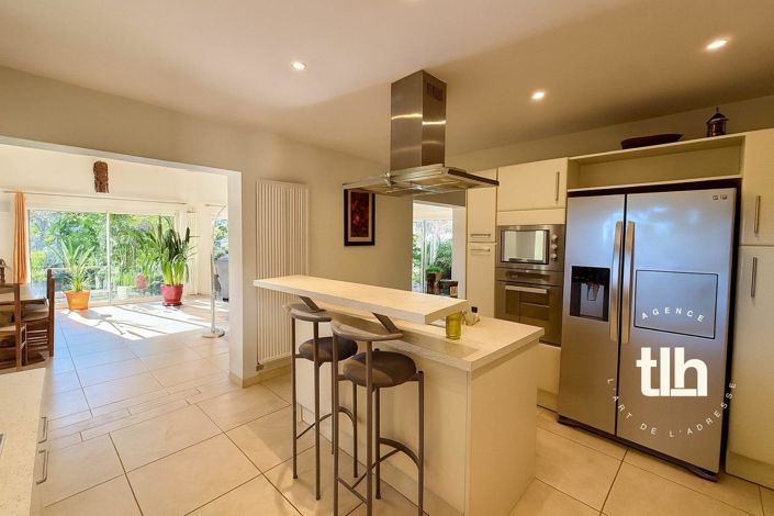 Image No.6-5 Bed House for sale