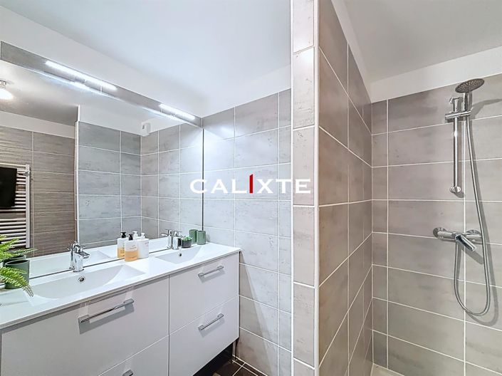 Image No.20-2 Bed Apartment for sale