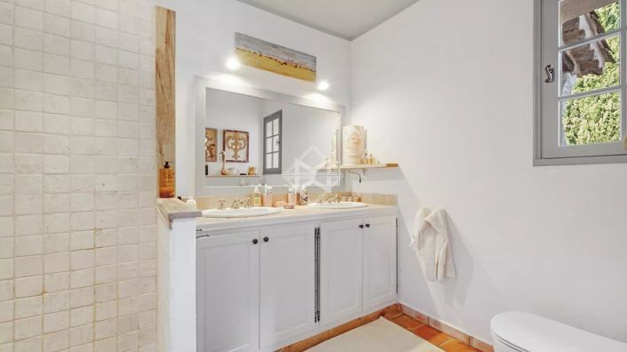 Image No.16-5 Bed House for sale